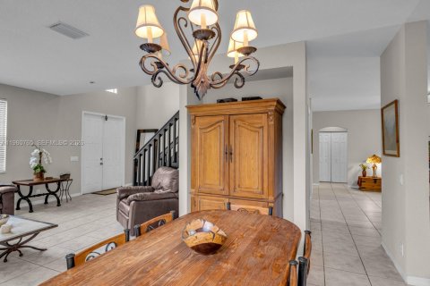 House in Weston, Florida 5 bedrooms, 259.48 sq.m. № 2023549 - photo 16