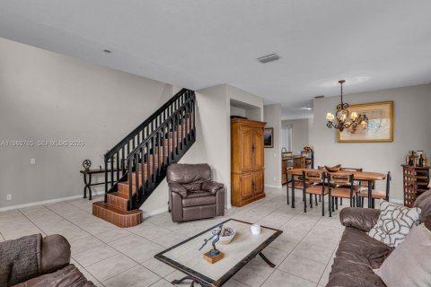 House in Weston, Florida 5 bedrooms, 259.48 sq.m. № 2023549 - photo 12