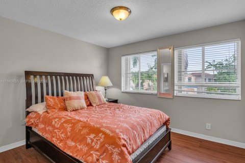 House in Weston, Florida 5 bedrooms, 259.48 sq.m. № 2023549 - photo 28