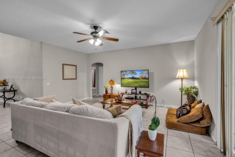 House in Weston, Florida 5 bedrooms, 259.48 sq.m. № 2023549 - photo 19