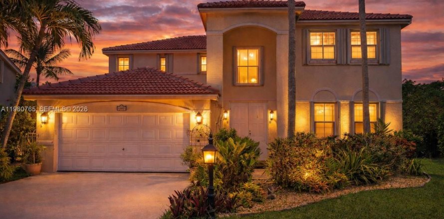 House in Weston, Florida 5 bedrooms, 259.48 sq.m. № 2023549
