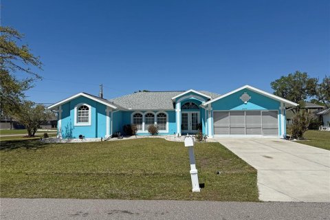 House in Punta Gorda, Florida 4 bedrooms, 208.38 sq.m. № 1576427 - photo 1
