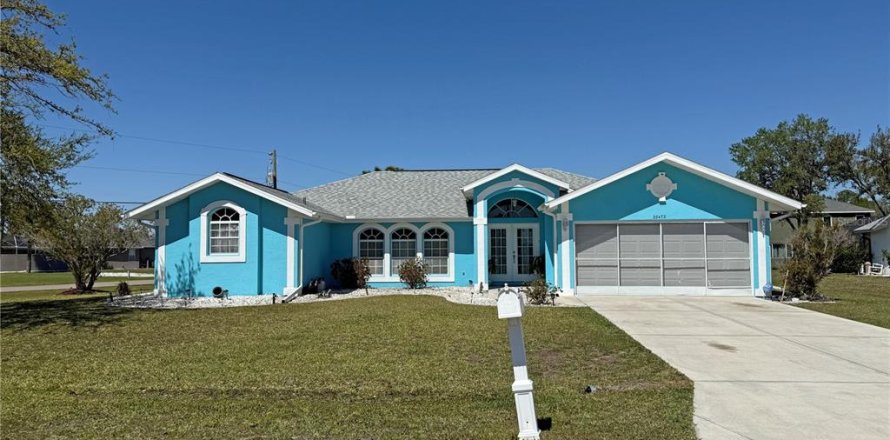 House in Punta Gorda, Florida 4 bedrooms, 208.38 sq.m. № 1576427