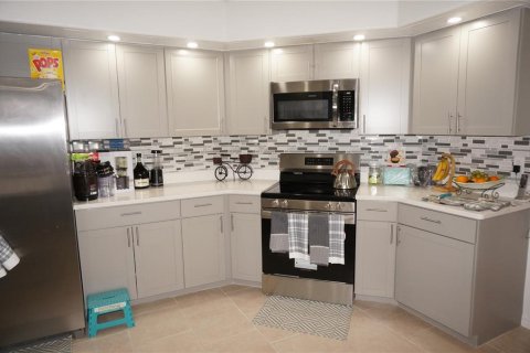 House in Punta Gorda, Florida 4 bedrooms, 208.38 sq.m. № 1576427 - photo 14