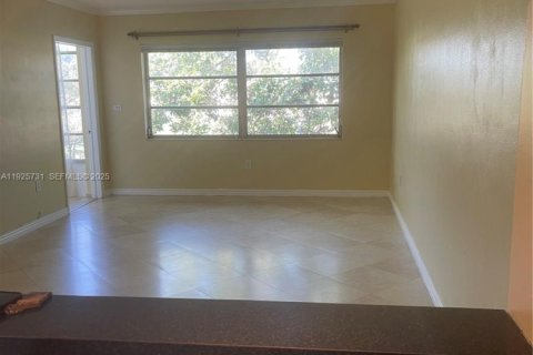Copropriété à louer à Aventura, Floride: 1 chambre, 74.32 m2 № 1986398 - photo 2