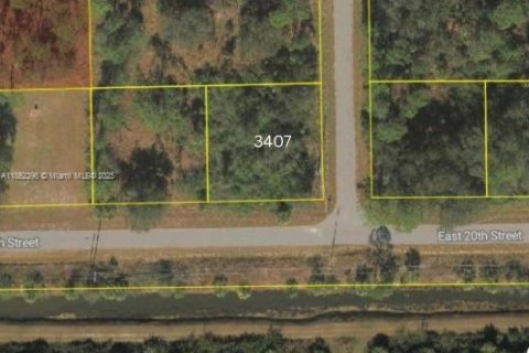 Terreno en venta en Lehigh Acres, Florida № 1891659 - foto 1