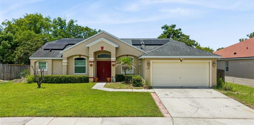 House in Orlando, Florida 3 bedrooms, 176.33 sq.m. № 2220212