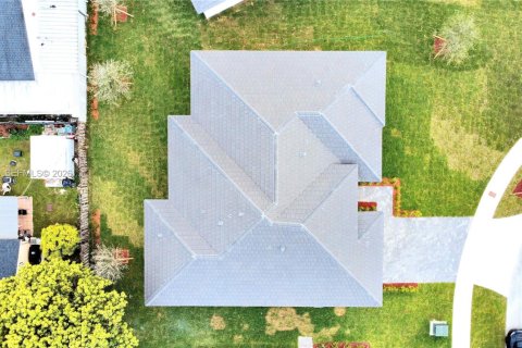 House in Cutler Bay, Florida 5 bedrooms, 224.82 sq.m. № 2023914 - photo 4