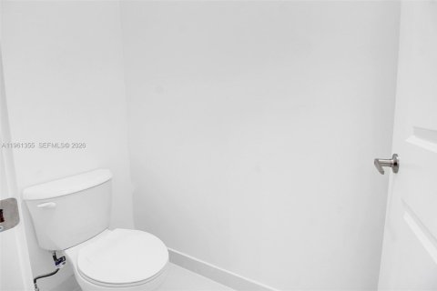 House in Cutler Bay, Florida 5 bedrooms, 224.82 sq.m. № 2023914 - photo 13