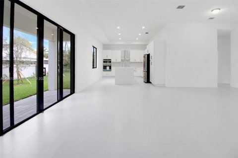 House in Cutler Bay, Florida 5 bedrooms, 224.82 sq.m. № 2023914 - photo 6