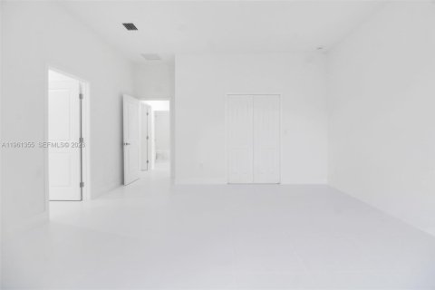 House in Cutler Bay, Florida 5 bedrooms, 224.82 sq.m. № 2023914 - photo 14