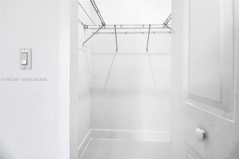 House in Cutler Bay, Florida 5 bedrooms, 224.82 sq.m. № 2023914 - photo 3