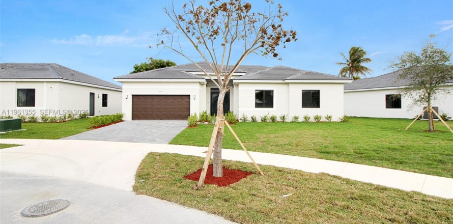 House in Cutler Bay, Florida 5 bedrooms, 224.82 sq.m. № 2023914
