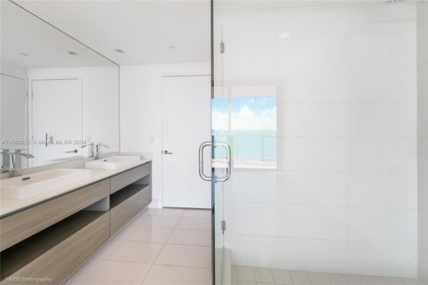 Condo in Miami, Florida, 2 bedrooms  № 1705860 - photo 5