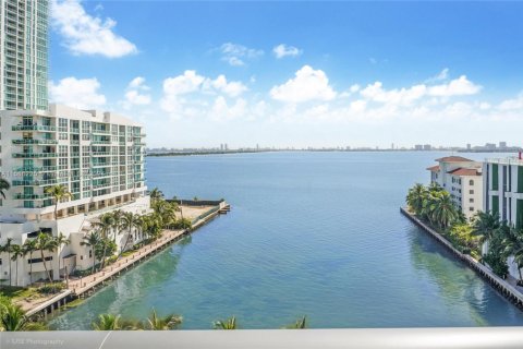 Condo in Miami, Florida, 2 bedrooms  № 1705860 - photo 12