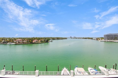 Condominio en venta en Miami Beach, Florida, 2 dormitorios, 123.19 m2 № 1861878 - foto 8