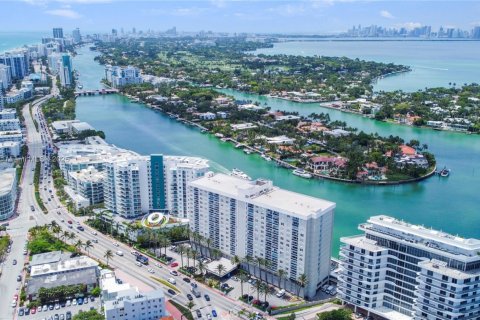 Condominio en venta en Miami Beach, Florida, 2 dormitorios, 123.19 m2 № 1861878 - foto 2