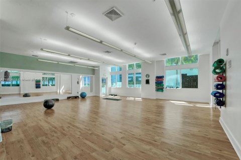 Condo in Miami, Florida, 1 bedroom  № 1961892 - photo 29