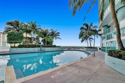 Condo in Miami, Florida, 1 bedroom  № 1961892 - photo 23