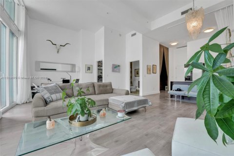 Condo in Miami, Florida, 1 bedroom  № 1961892 - photo 5