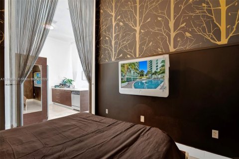 Condo in Miami, Florida, 1 bedroom  № 1961892 - photo 21