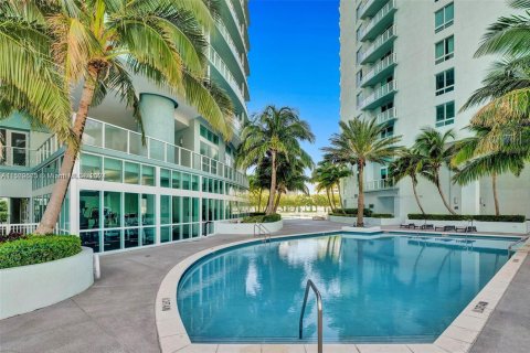Condo in Miami, Florida, 1 bedroom  № 1961892 - photo 24