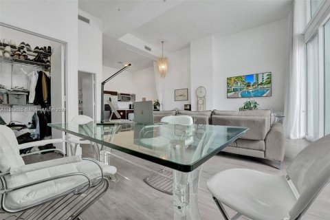 Condo in Miami, Florida, 1 bedroom  № 1961892 - photo 10