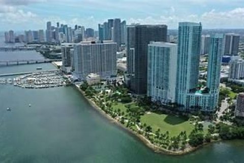 Condo in Miami, Florida, 1 bedroom  № 1961892 - photo 2