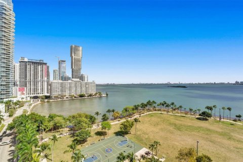 Condo in Miami, Florida, 1 bedroom  № 1961892 - photo 13