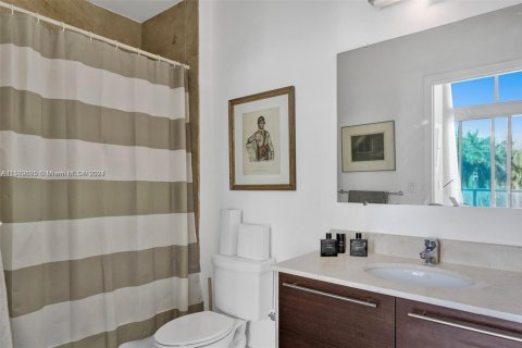 Condo in Miami, Florida, 1 bedroom  № 1961892 - photo 22
