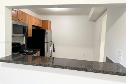 Снять в аренду кондоминиум в Майами, Флорида 2 спальни, 91.6м2, № 1927970 - фото 9