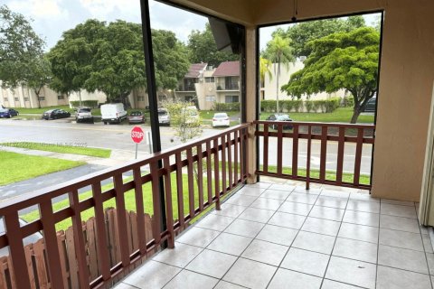 Снять в аренду кондоминиум в Майами, Флорида 2 спальни, 91.6м2, № 1927970 - фото 7