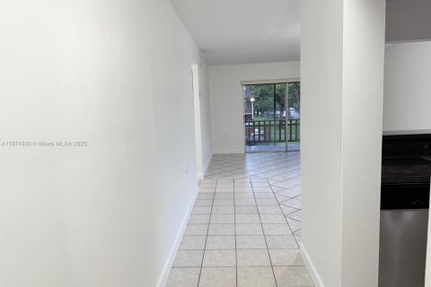 Снять в аренду кондоминиум в Майами, Флорида 2 спальни, 91.6м2, № 1927970 - фото 4