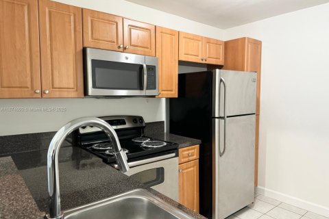 Снять в аренду кондоминиум в Майами, Флорида 2 спальни, 91.6м2, № 1927970 - фото 8