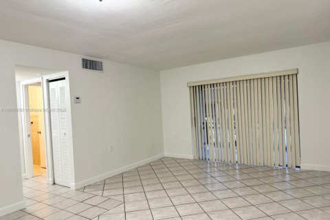 Снять в аренду кондоминиум в Майами, Флорида 2 спальни, 91.6м2, № 1927970 - фото 6