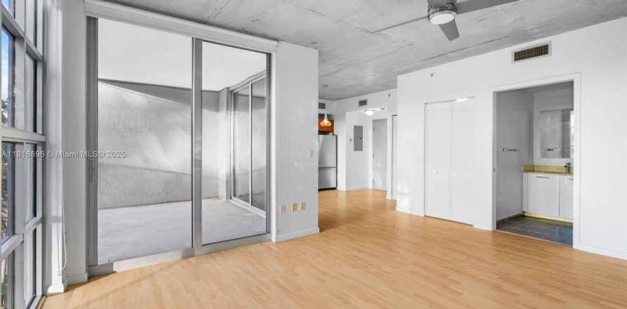 Studio à Condo à Miami, Floride  № 1772581