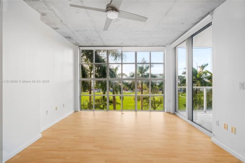 Copropriété à louer à Miami, Floride: 45.71 m2 № 1772581 - photo 2