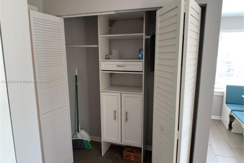 Copropriété à louer à Miami Beach, Floride: 36.23 m2 № 1882281 - photo 12