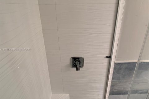 Copropriété à louer à Miami Beach, Floride: 36.23 m2 № 1882281 - photo 15