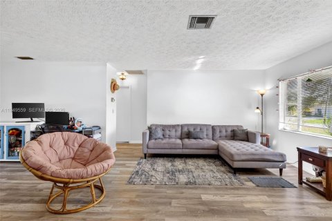 Villa ou maison à vendre à Port St. Lucie, Floride: 3 chambres, 120.4 m2 № 2005002 - photo 2