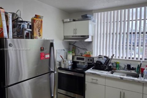 Condo in Lauderhill, Florida, 2 bedrooms № 2263807 - photo 2