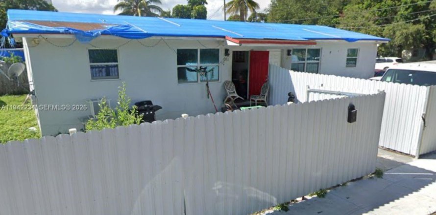 Коммерческая недвижимость в Майами, Флорида 128.02м2 № 2054449