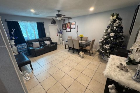 Купить коммерческую недвижимость в Майами, Флорида 128.02м2, № 2054449 - фото 8