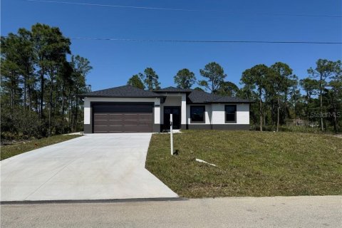 Villa ou maison à vendre à Lehigh Acres, Floride: 4 chambres, 145.86 m2 № 1635084 - photo 1