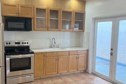 Appartement à louer à Miami, Floride: 2 chambres, 45.8 m2 № 2029430 - photo 2