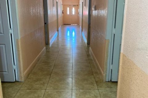 Propiedad comercial en venta en Orlando, Florida, 992.1 m2 № 1732565 - foto 3