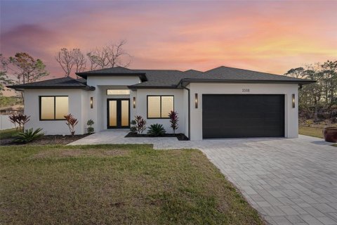 House in North Port, Florida 4 bedrooms, 170.1 sq.m. № 1541262 - photo 1