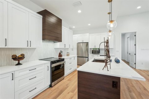 House in North Port, Florida 4 bedrooms, 170.1 sq.m. № 1541262 - photo 8