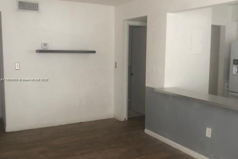 Condo in Sunny Isles Beach, Florida, 2 bedrooms  № 1688987 - photo 2