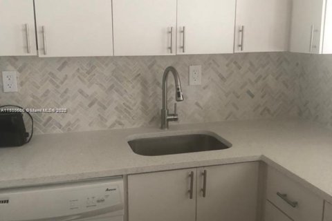 Condo in Sunny Isles Beach, Florida, 2 bedrooms  № 1688987 - photo 7